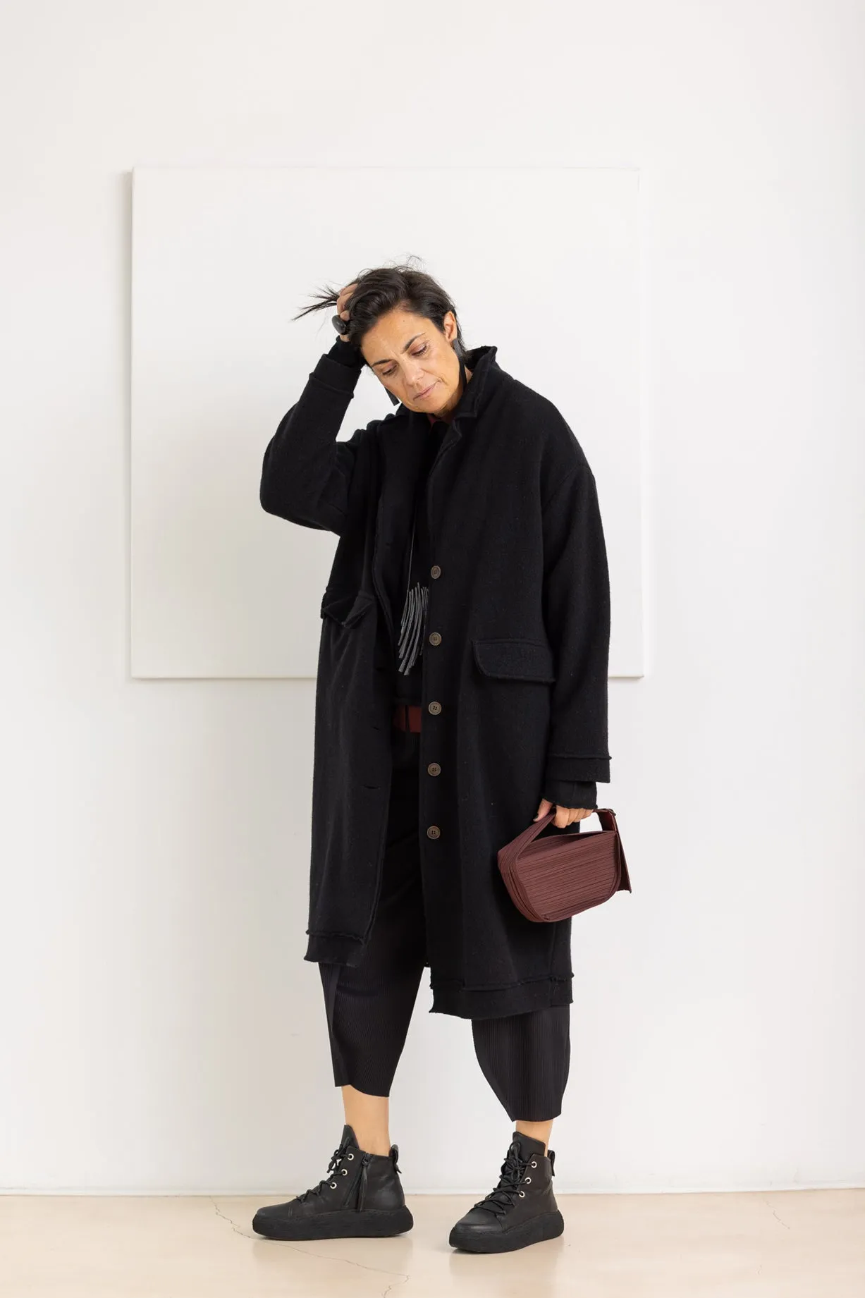 AEQUAMENTE LONG COAT BLACK