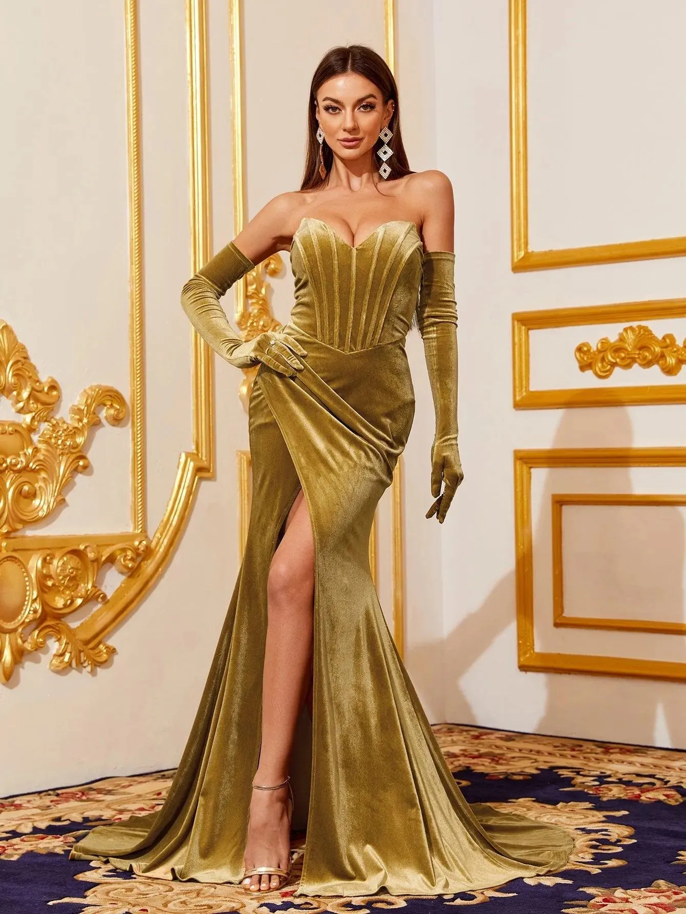 Elegant Ruched Wrap Hem Velvet Tube Prom Dress（Gloves Included）