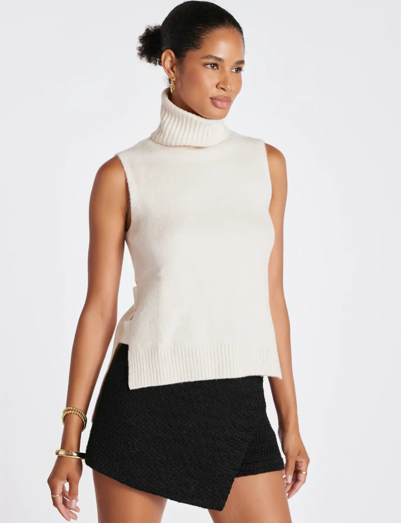 Frankie Turtleneck, Ivory