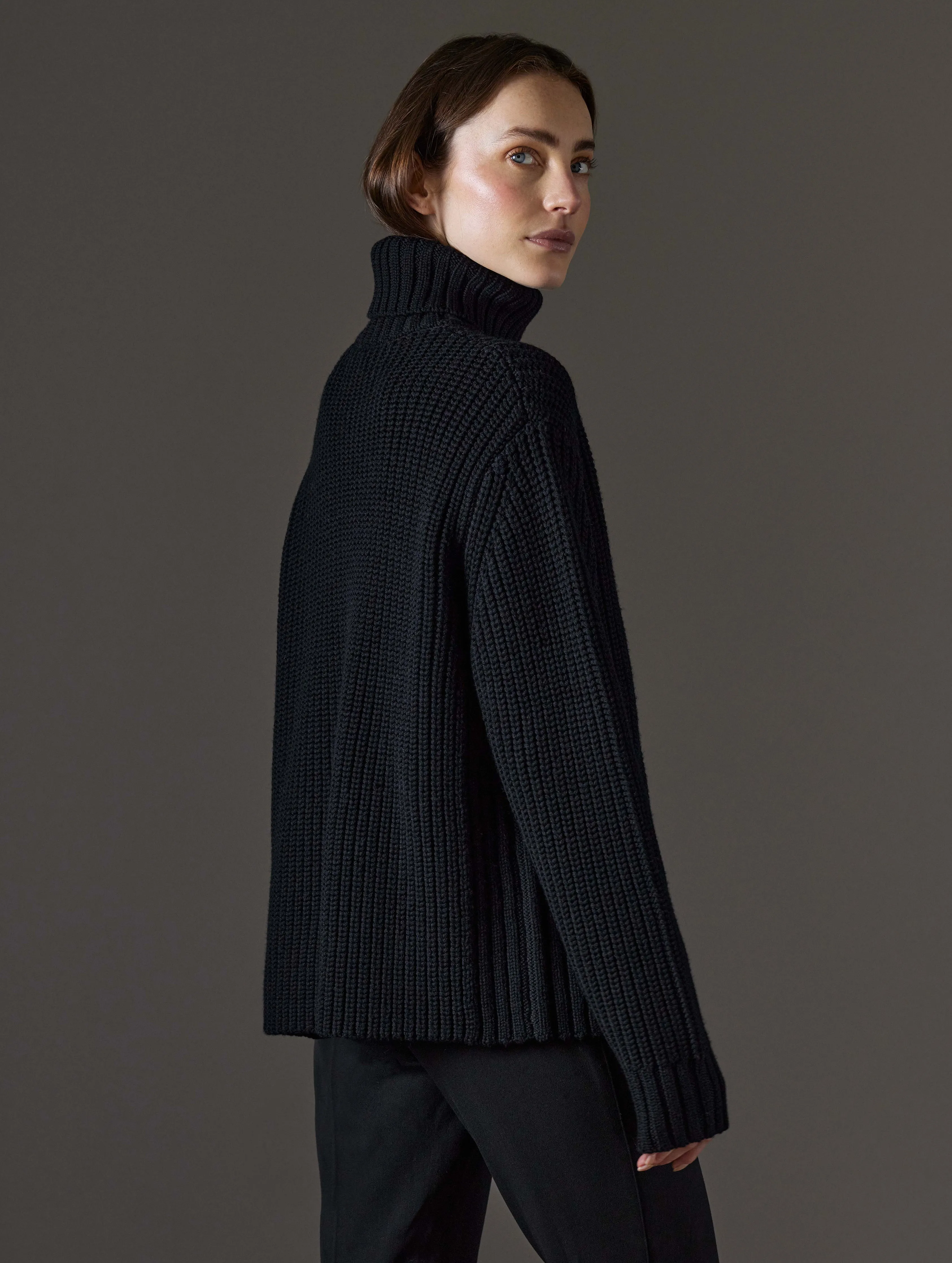 Sherwood Turtleneck Sweater - Onyx Black